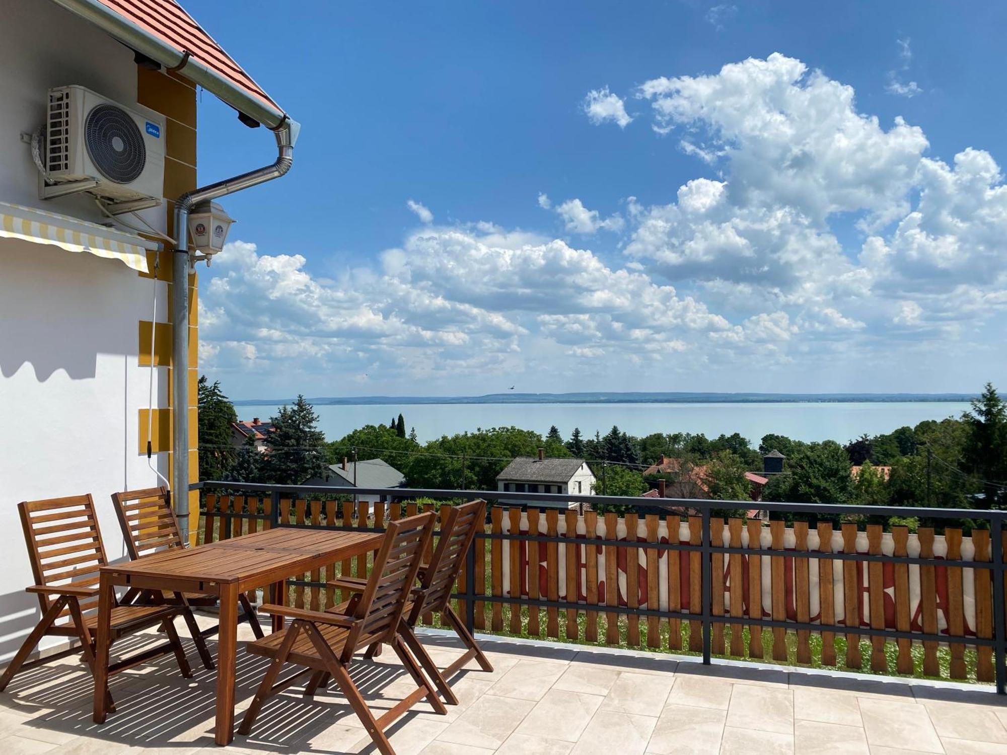 Georgina Panoramas - Bacchus Badacsony Apartmán